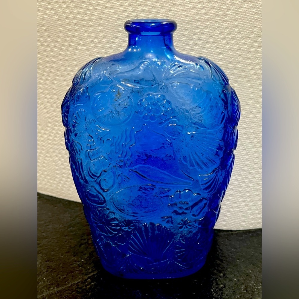 Vintage Libbey Cobalt Blue glass seashell design